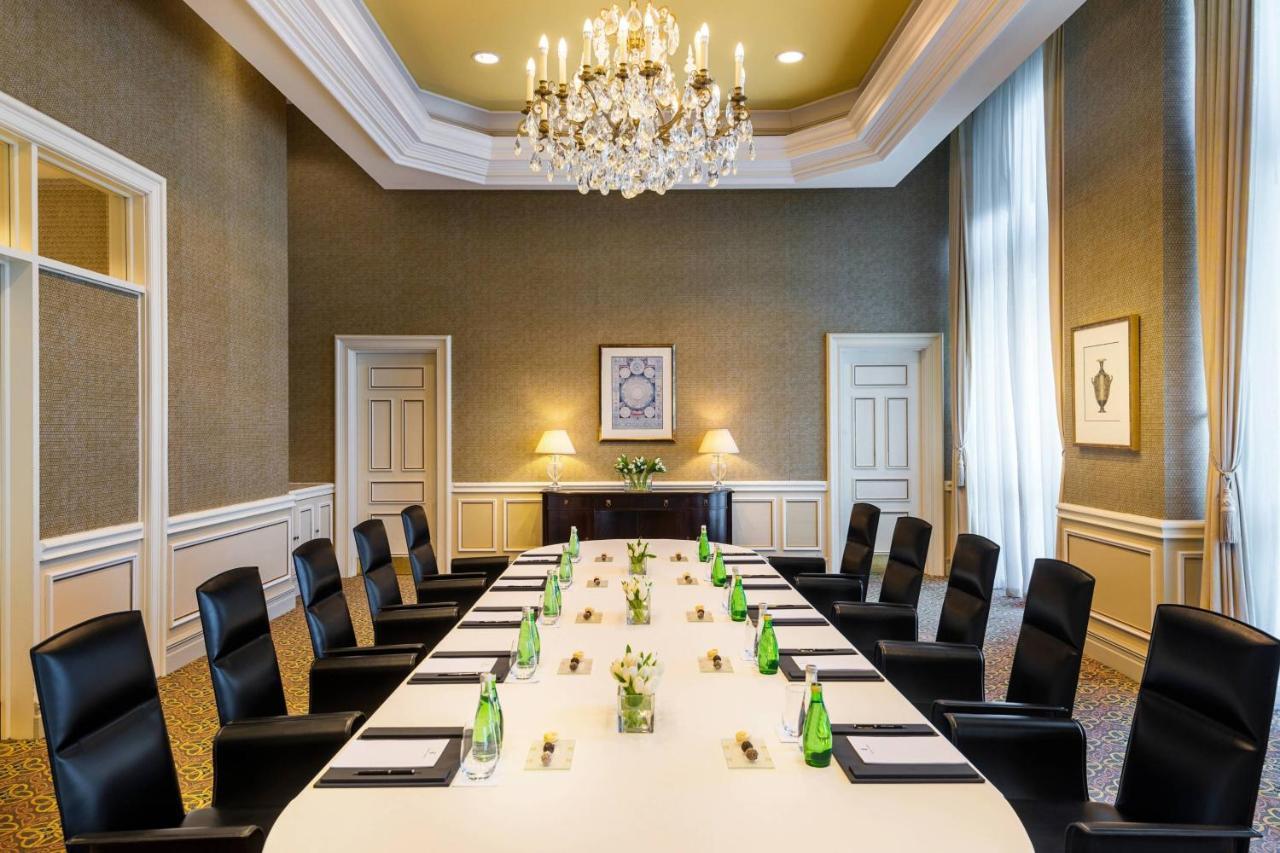 The Ritz-Carlton, Doha Hotel Ngoại thất bức ảnh Boardroom