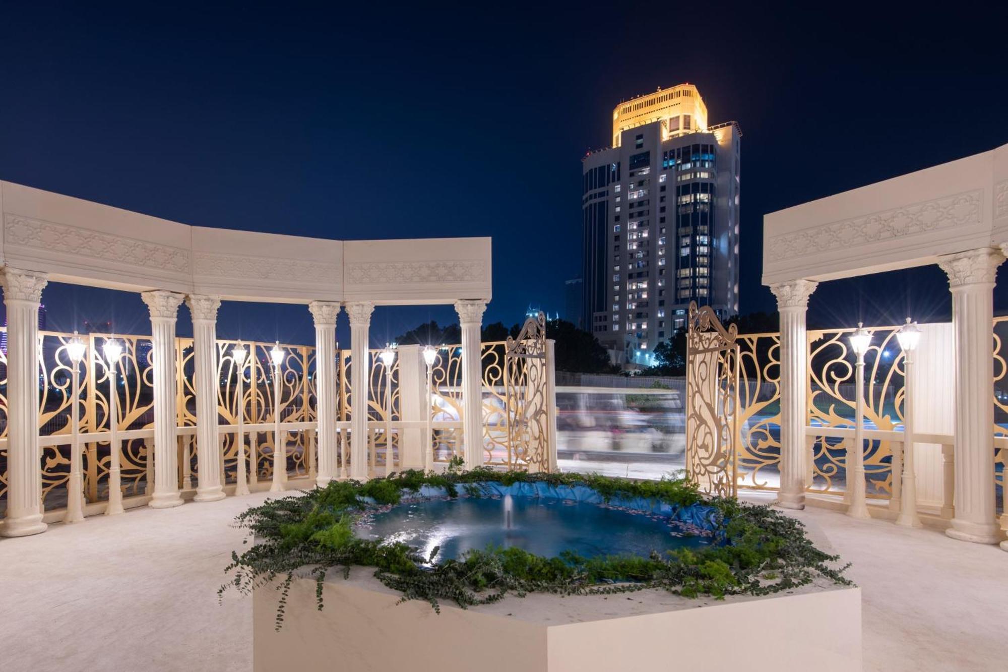 The Ritz-Carlton, Doha Hotel Ngoại thất bức ảnh The fountain at the top of the tower