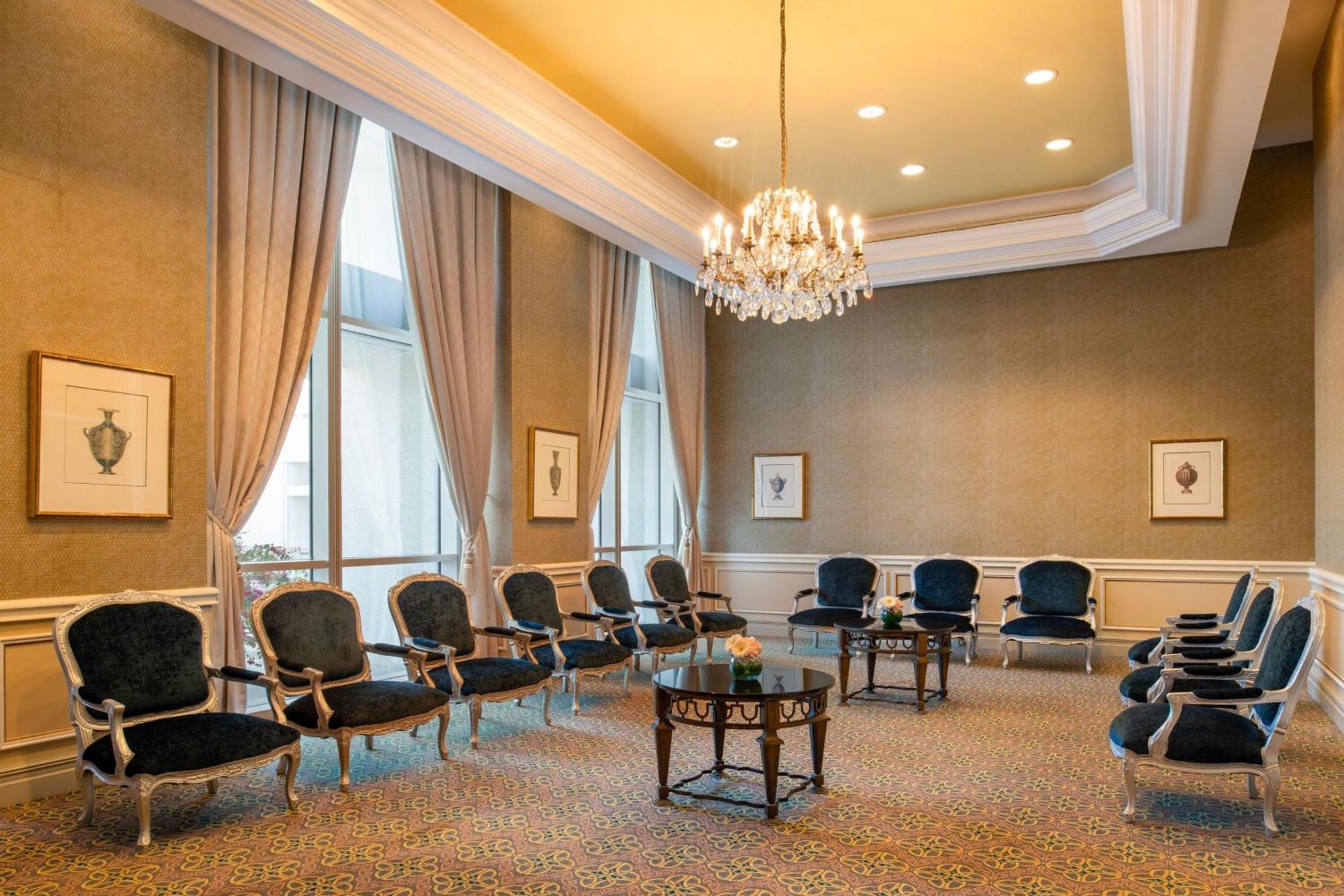 The Ritz-Carlton, Doha Hotel Ngoại thất bức ảnh The Club at the Four Seasons Hotel