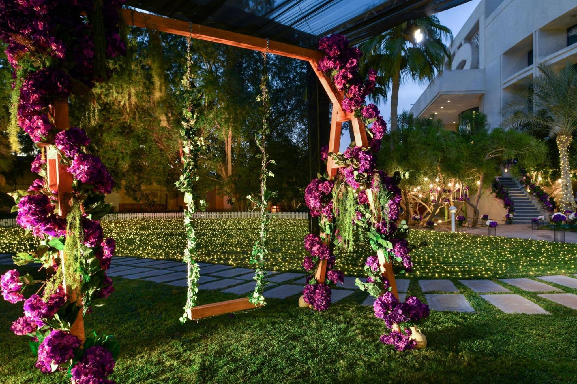 The Ritz-Carlton, Doha Hotel Ngoại thất bức ảnh The garden at the Four Seasons Hotel, Miami