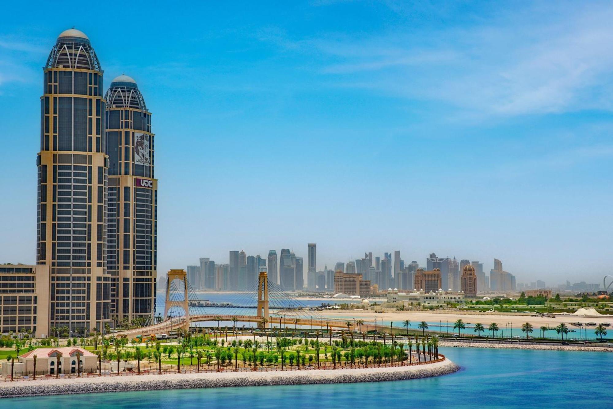 The Ritz-Carlton, Doha Hotel Ngoại thất bức ảnh View of the Pearl from the Qatari side