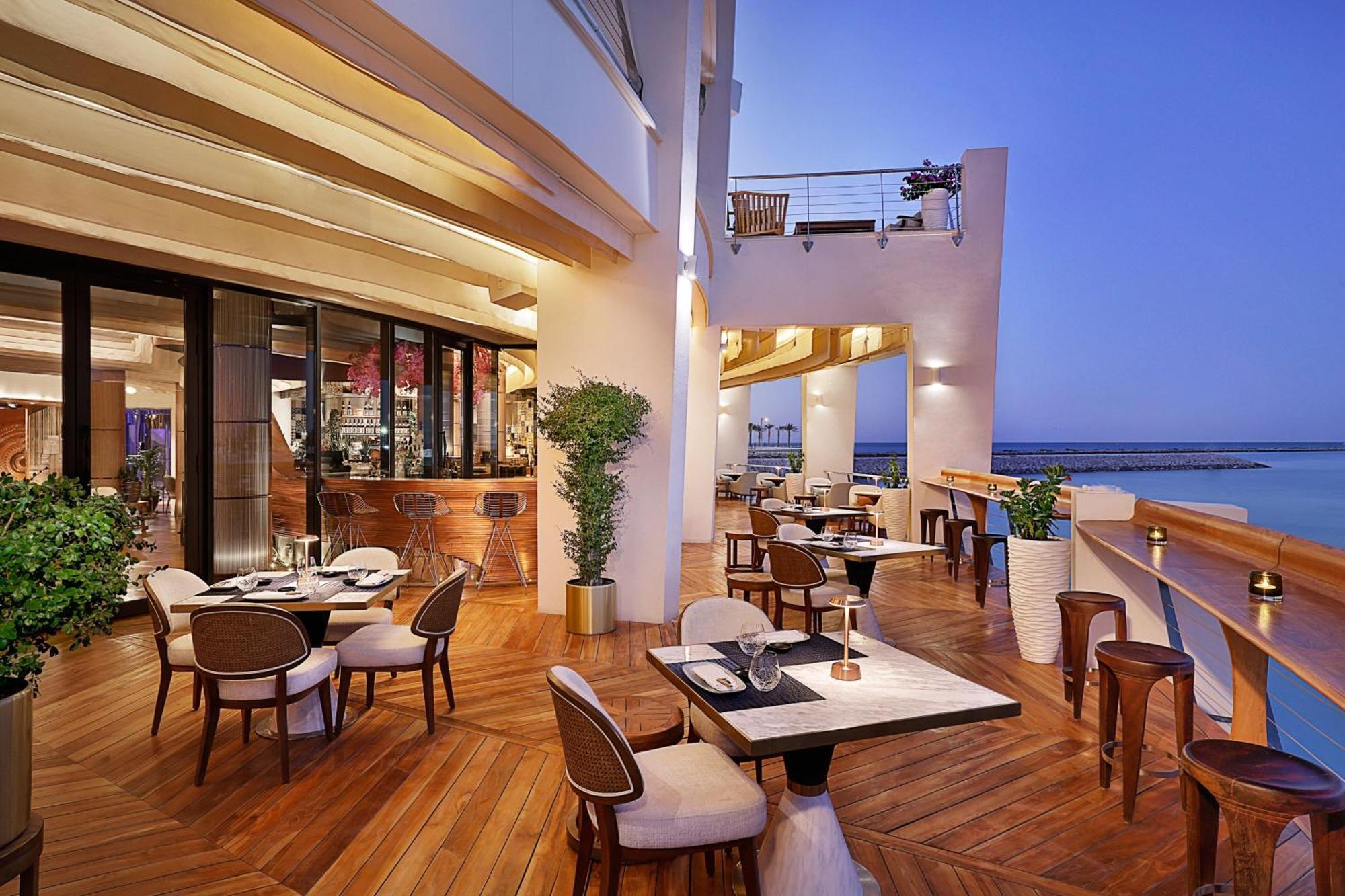The Ritz-Carlton, Doha Hotel Ngoại thất bức ảnh The Deck