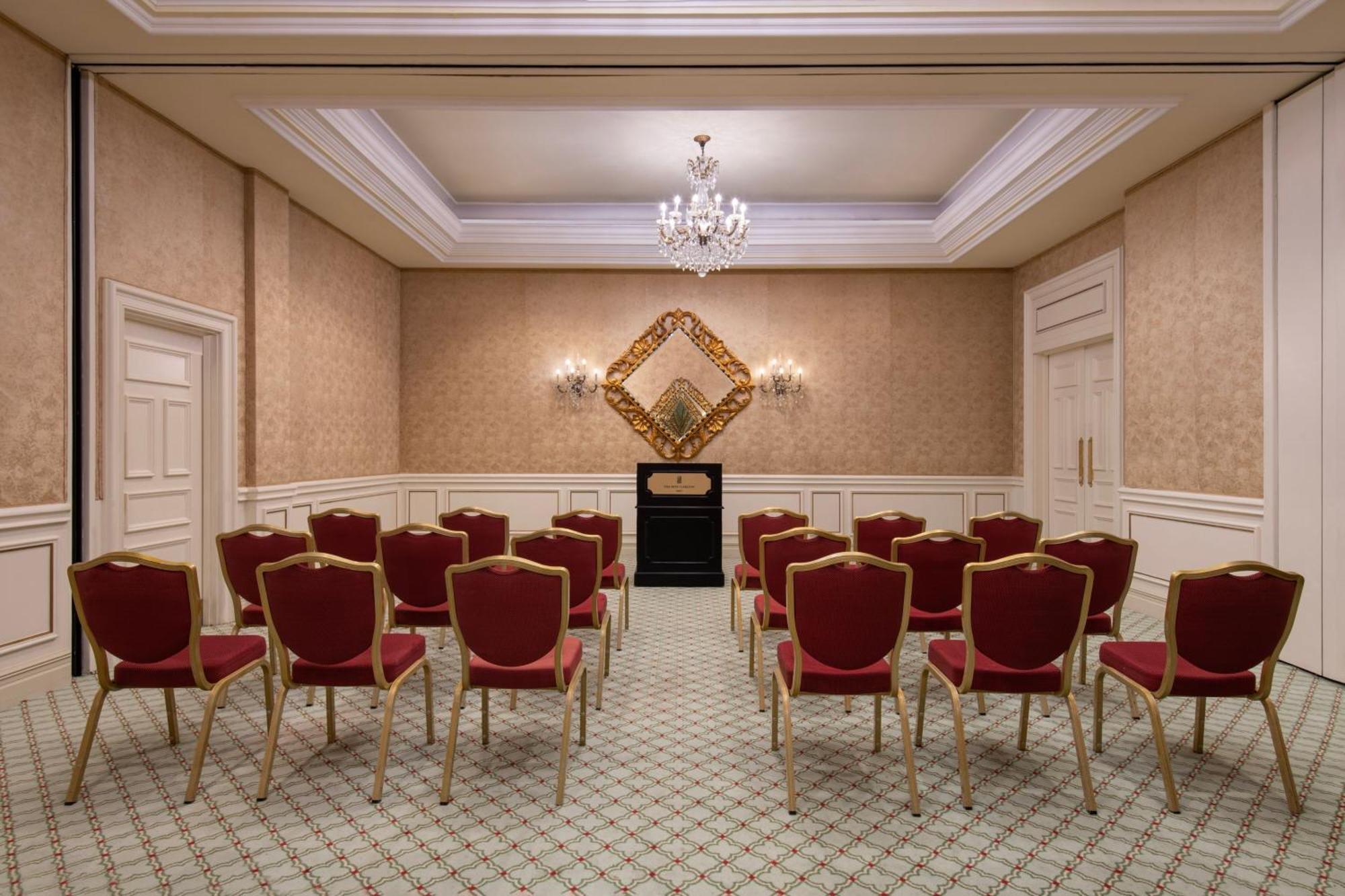 The Ritz-Carlton, Doha Hotel Ngoại thất bức ảnh The meeting room