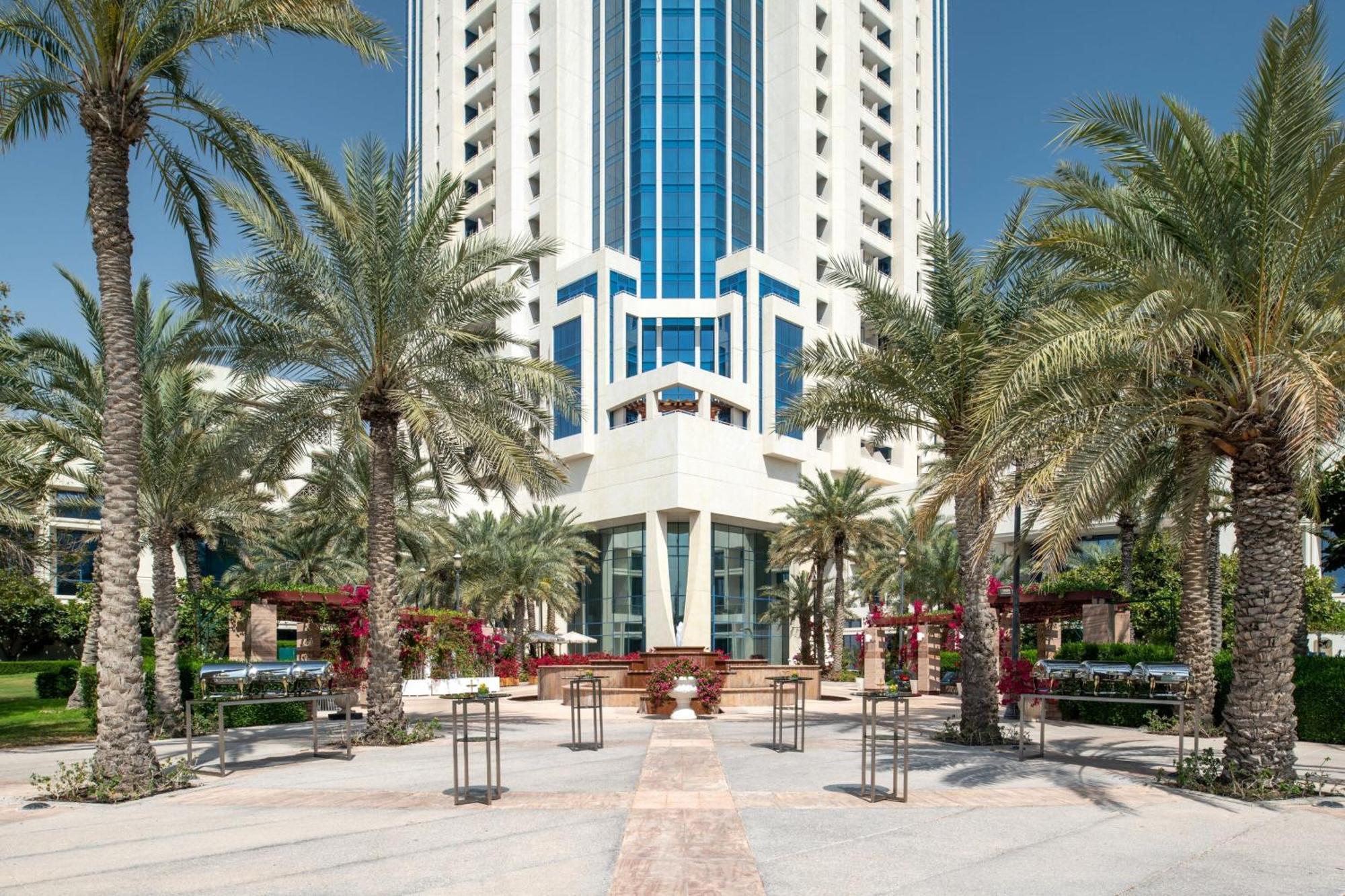 The Ritz-Carlton, Doha Hotel Ngoại thất bức ảnh The Palm Beach Marriott