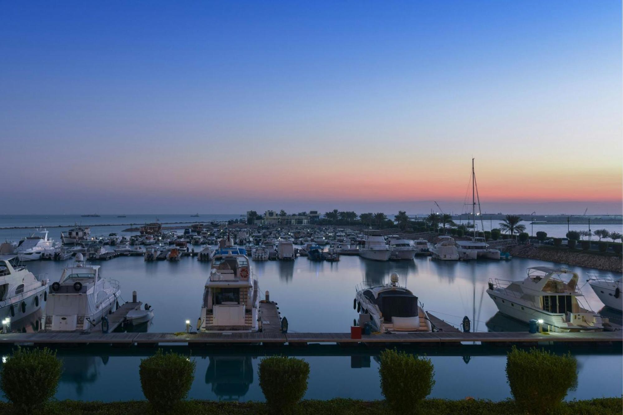 The Ritz-Carlton, Doha Hotel Ngoại thất bức ảnh The port of Rafina